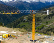 Grúas Sáez: La elección preferida para montajes de alta precisión en condiciones adversas