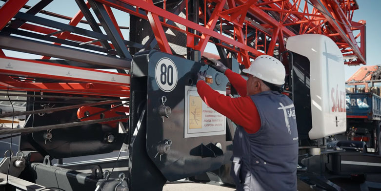 Eficiencia y precisión en obra: Así se monta paso a paso la grúa automontante Sáez HT47